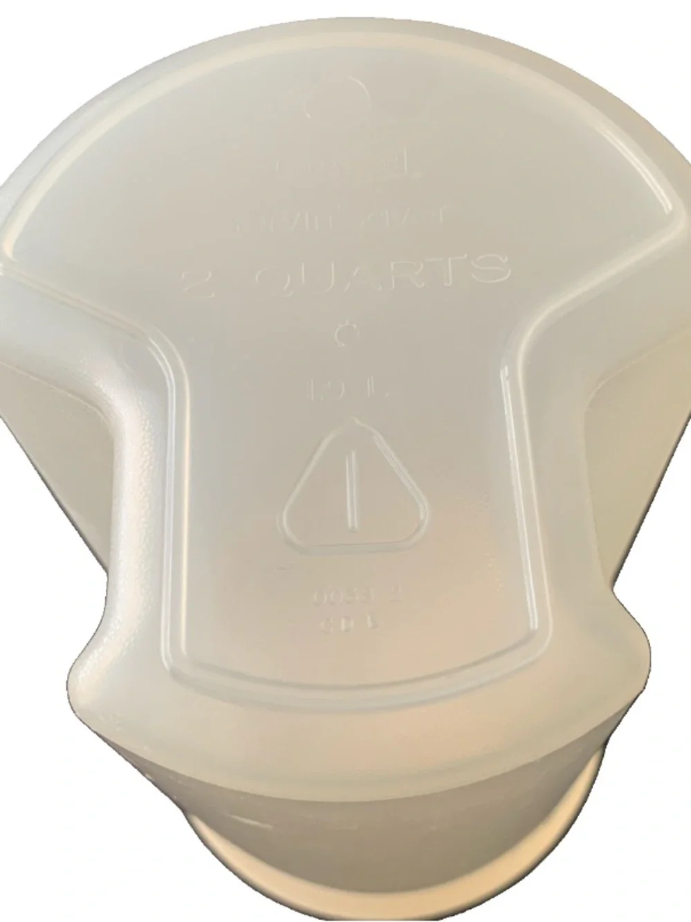 Vintage Rubbermaid 2 Quart Servin' Saver Container Pitcher Poring Screw Cap